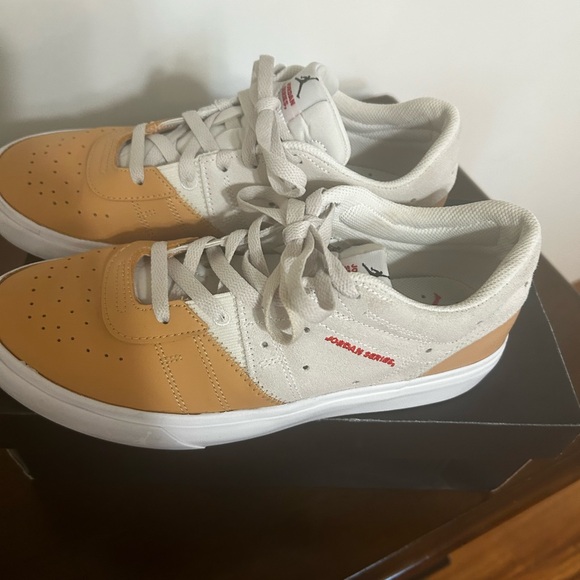 Men sneaker used in good condition beige like a burnt orange - Picture 2 of 4